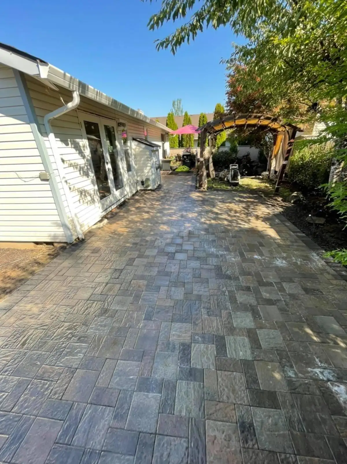Custom paver patio and outdoor living space in Lake Oswego Oregon